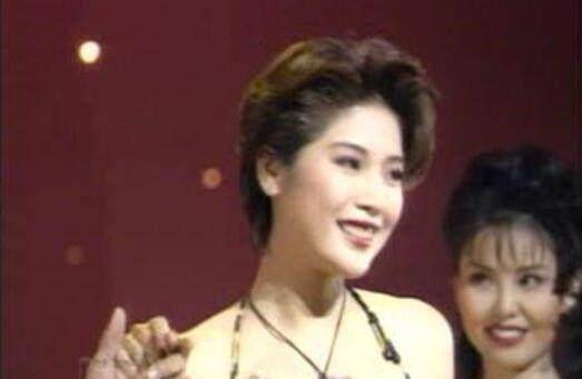 此时刚嫁给崩牙驹不久的杨爱贞才2