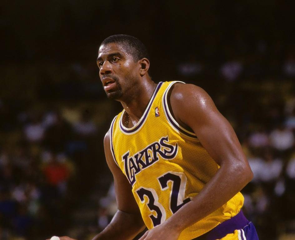 原创欧文左手绝杀24小时后詹姆斯转发慢镜头湖人名宿最伟大之一