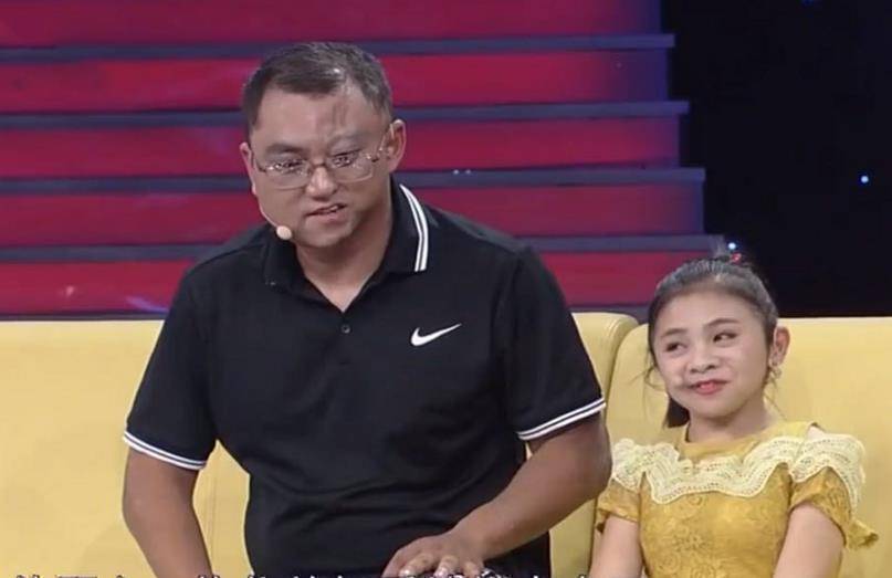 90厘米袖珍女孩不听劝阻执意生娃孩子状况如何