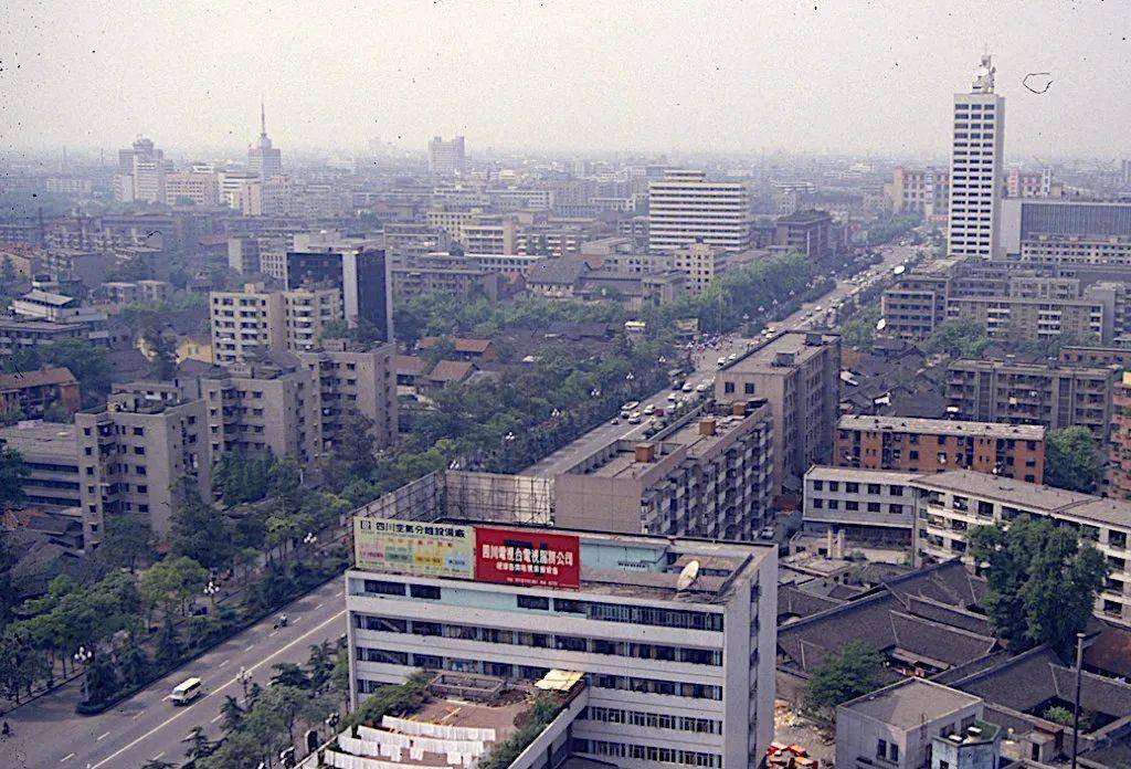 原创1990年成都旧照片交通路况很好人们打扮时髦流行你怀念吗
