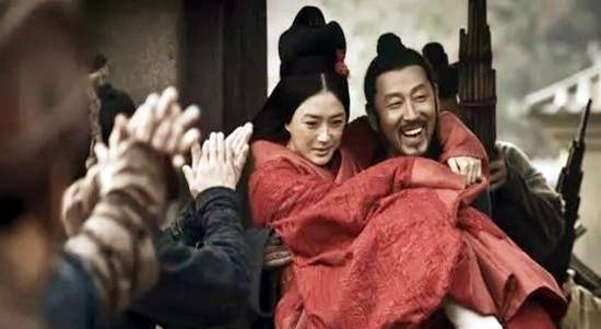 全是靠吕雉从事农耕,针织生产,帮刘邦赡养父母,抚养子女