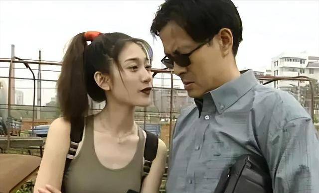 他开始用另一种套路,每天无微不至的关心她的生活,也会抽出时间来陪他
