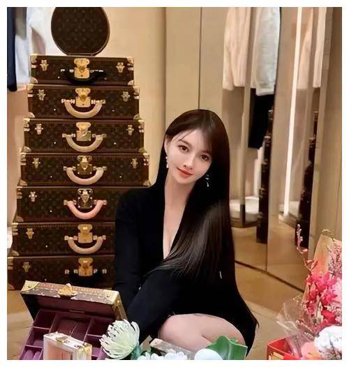 朋友身价高,豪宅内茶几价值34万,lv手工制作当私藏品_叶珂_生活_杨颖