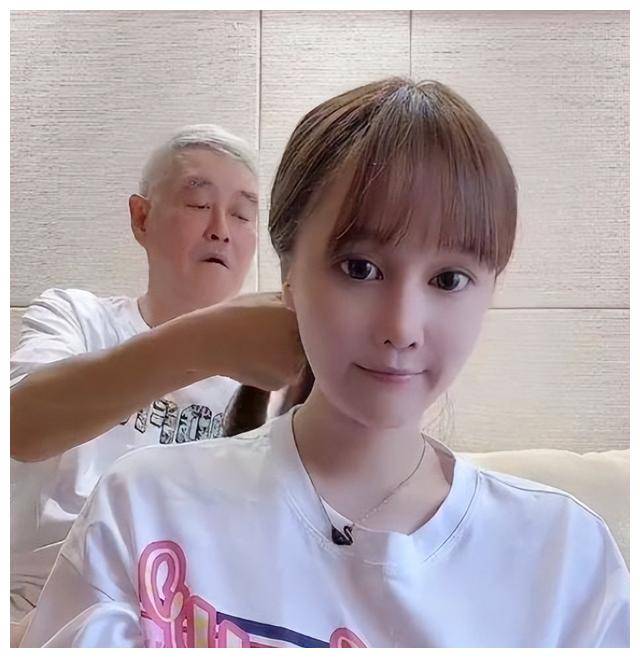 赵本山的女儿赵玉芳倒贴300万也要下嫁穷小子15年后怎么样了