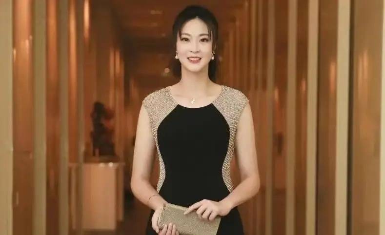 惠若琪携家人度假嫁北大博士环游世界心脏2次手术曾失去心跳