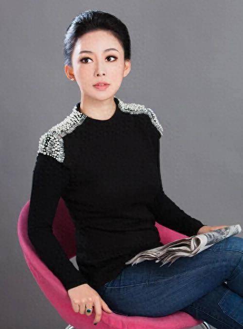 42岁潘晓婷坐拥上亿身家新恋情似无疾而终身材火辣依旧迷人