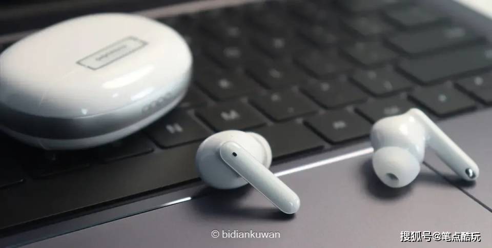 5小时,配合充电盒听25小时.