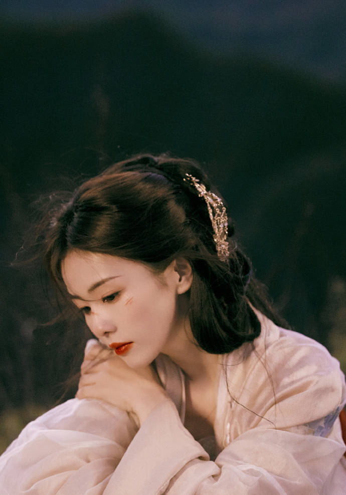 到底是谁说白鹿普？网友：穿上汉服后小说女主有脸了！