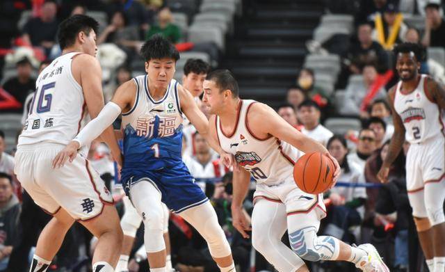 同曦遭遇32分惨败新疆队绝对掌控局势