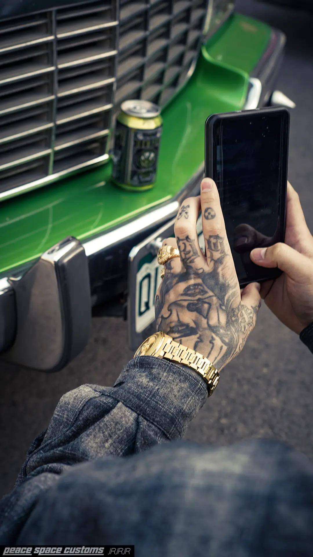 光头墨镜纹身美国老车是北京cholo们的标准四件套