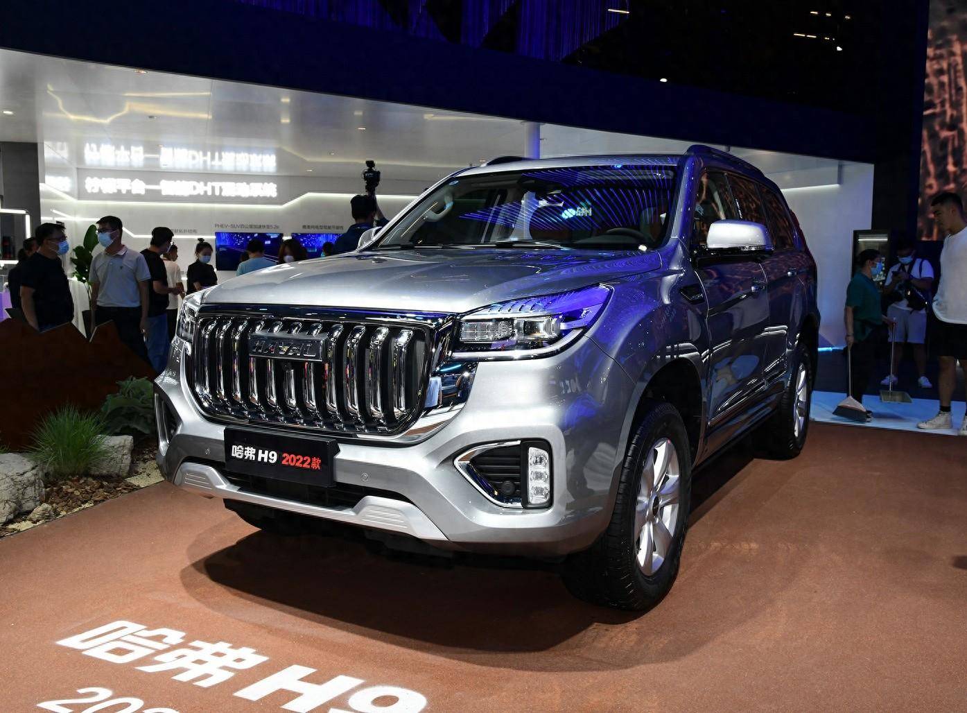 全新哈弗h9将上市,车身尺寸加长,外观重新设计,新增2.