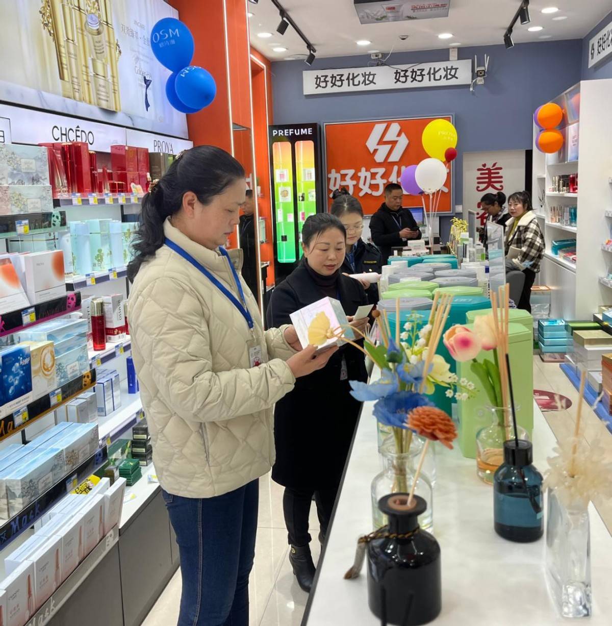 资阳市,安岳县两级市场监管部门联合开展化妆品专项检查