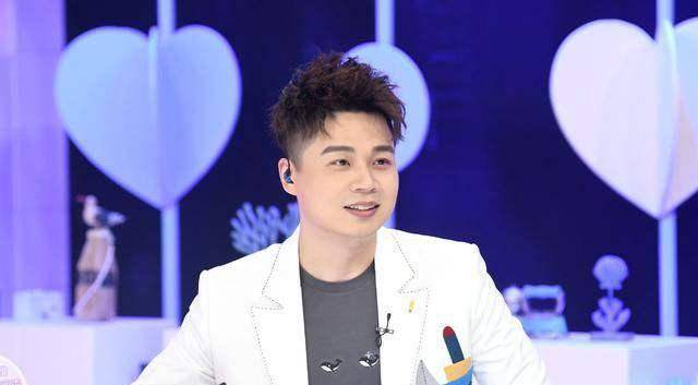 浙江卫视主持人"沈涛"才是人生赢家!娶了那个给他递话筒的女生