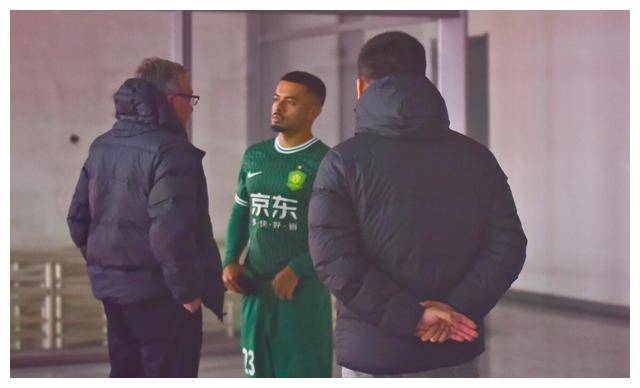 随后伊万科维奇成功说服李可尽快处理完家庭事务归队训练.