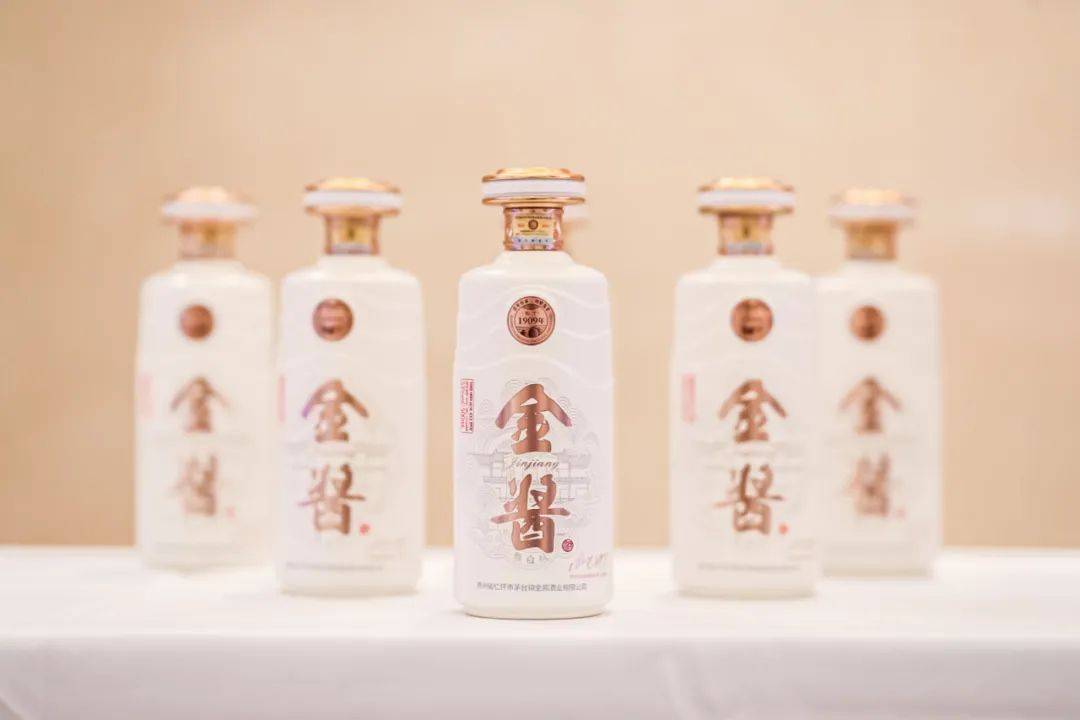 引领轻奢酱酒新潮流金酱光瓶酒春糖吹响全国化号角
