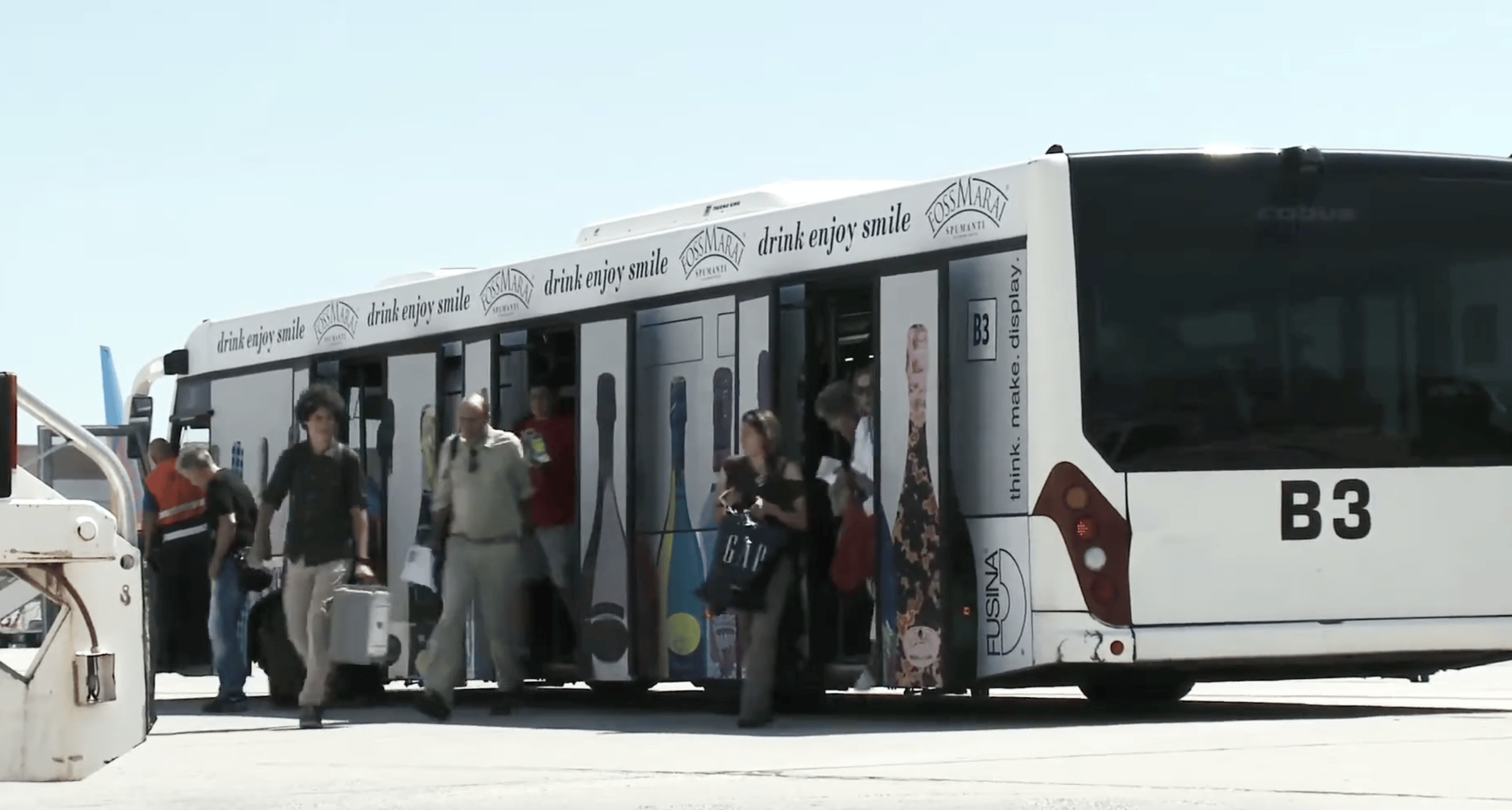 价值400万的cobus3000机场摆渡车,有什么不同?_搜狐汽车_搜狐网