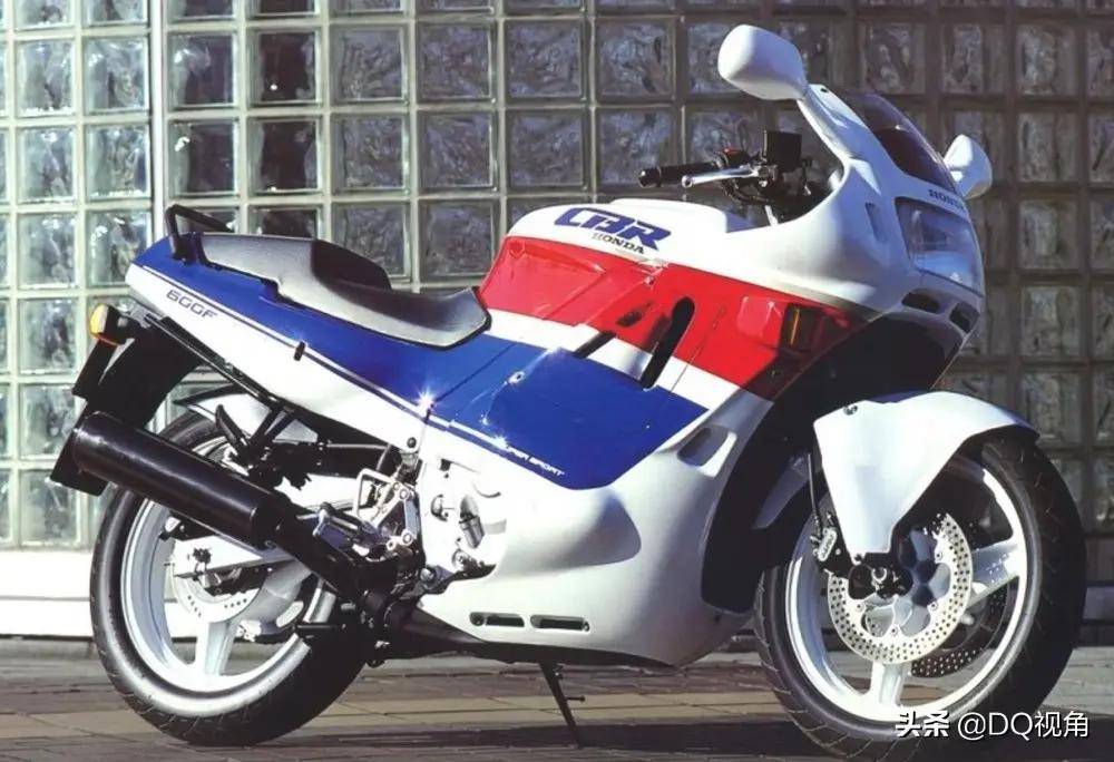 yamaha(雅马哈)fzr600(1989年)随着比赛的的进行,600cc的车款也更加