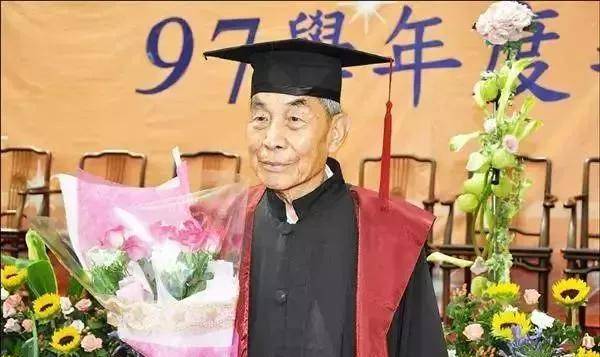 他75岁穷游德法英,86岁重返大学,98岁硕士毕业,105岁考取博士_赵慕鹤