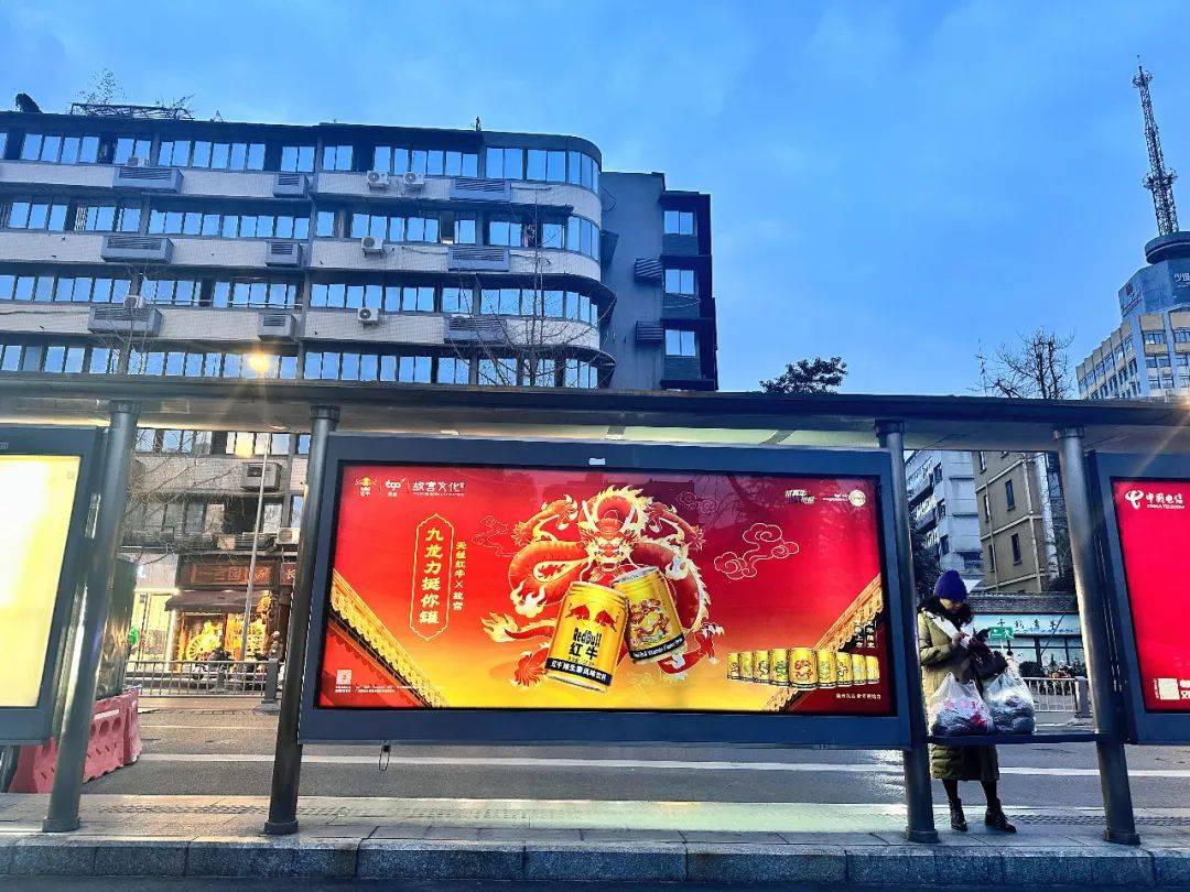 北京公交站台广告图片