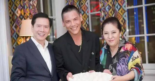 虽然他有这么强大的家世,身为"港圈太子",但无可置疑的是,向佐的努力