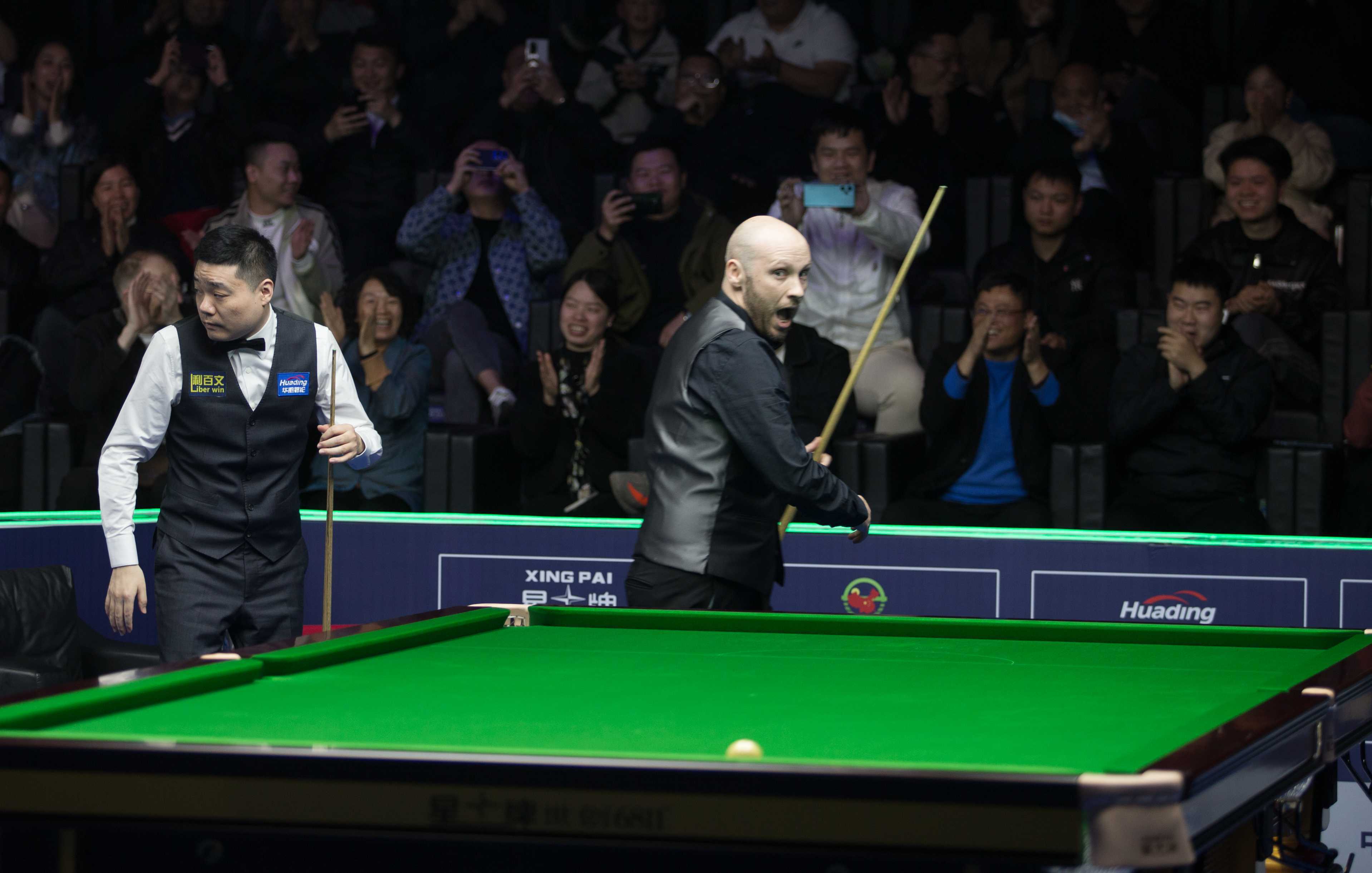 原创世界公开赛扎克舒尔蒂对丁俊晖打出147星牌台球桌第128杆