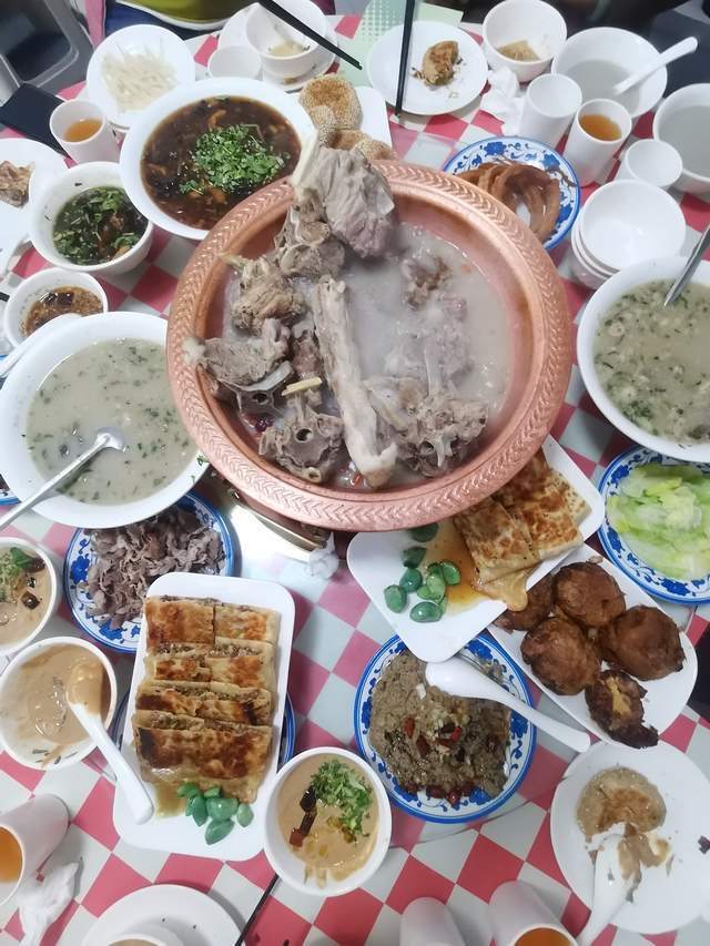 老北京小吃第一人陈连生讲"北京人的最爱"配套的豆汁小吃"_陈先生