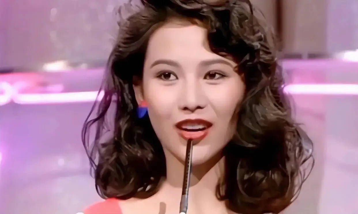 节目采访中张晋被主持人一句话问的有些生气他说蔡少芬和刘銮雄在一起