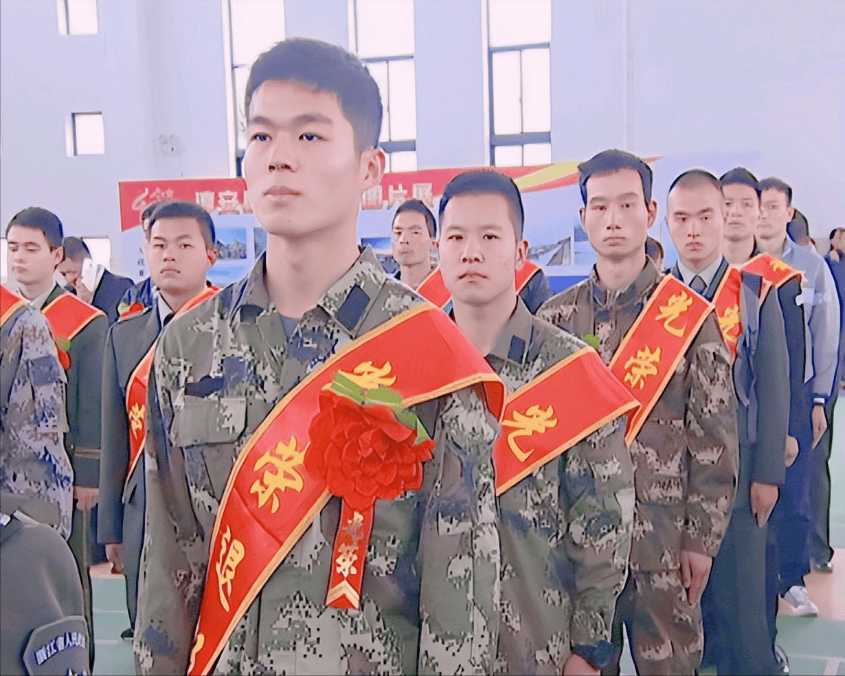 退役军人自主择业和逐月领取退役金是同一种安置方式吗?