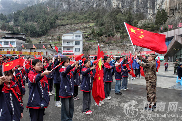 双沙第十五届菜花节】双沙镇中小学国防教育活动举行_泸州_白沙中学