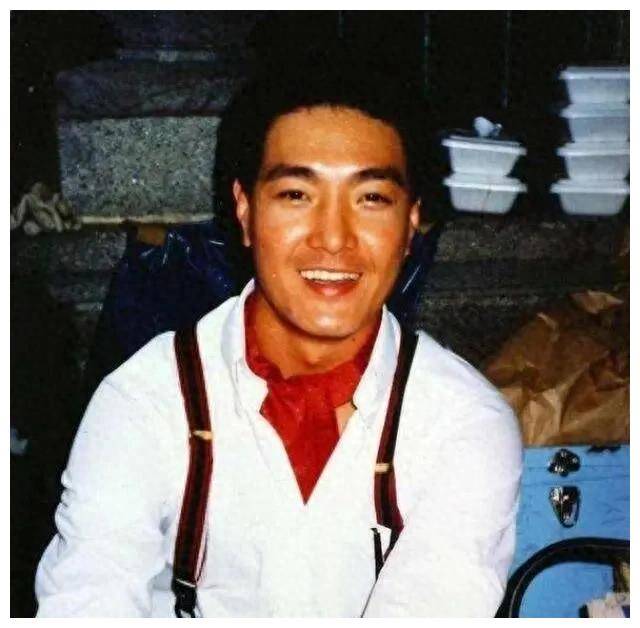 功夫巨星挑战成龙李连杰如今靠领救济金生活66岁身世揭秘