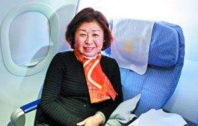 为"收破烂"一个月内暴瘦十斤,终靠此发家,成为中国女首富_张茵_废纸