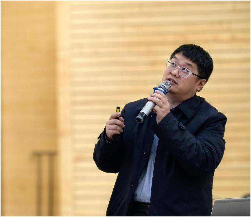 华为智能汽车解决方案bu结构仿真项目负责人尹淼晶做题为《仿真驱动