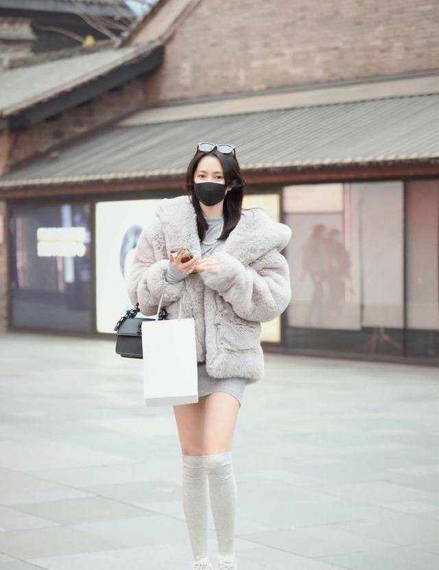 原创原创裙子皮靴开春这样穿吸睛又撩人关键是很显高显瘦