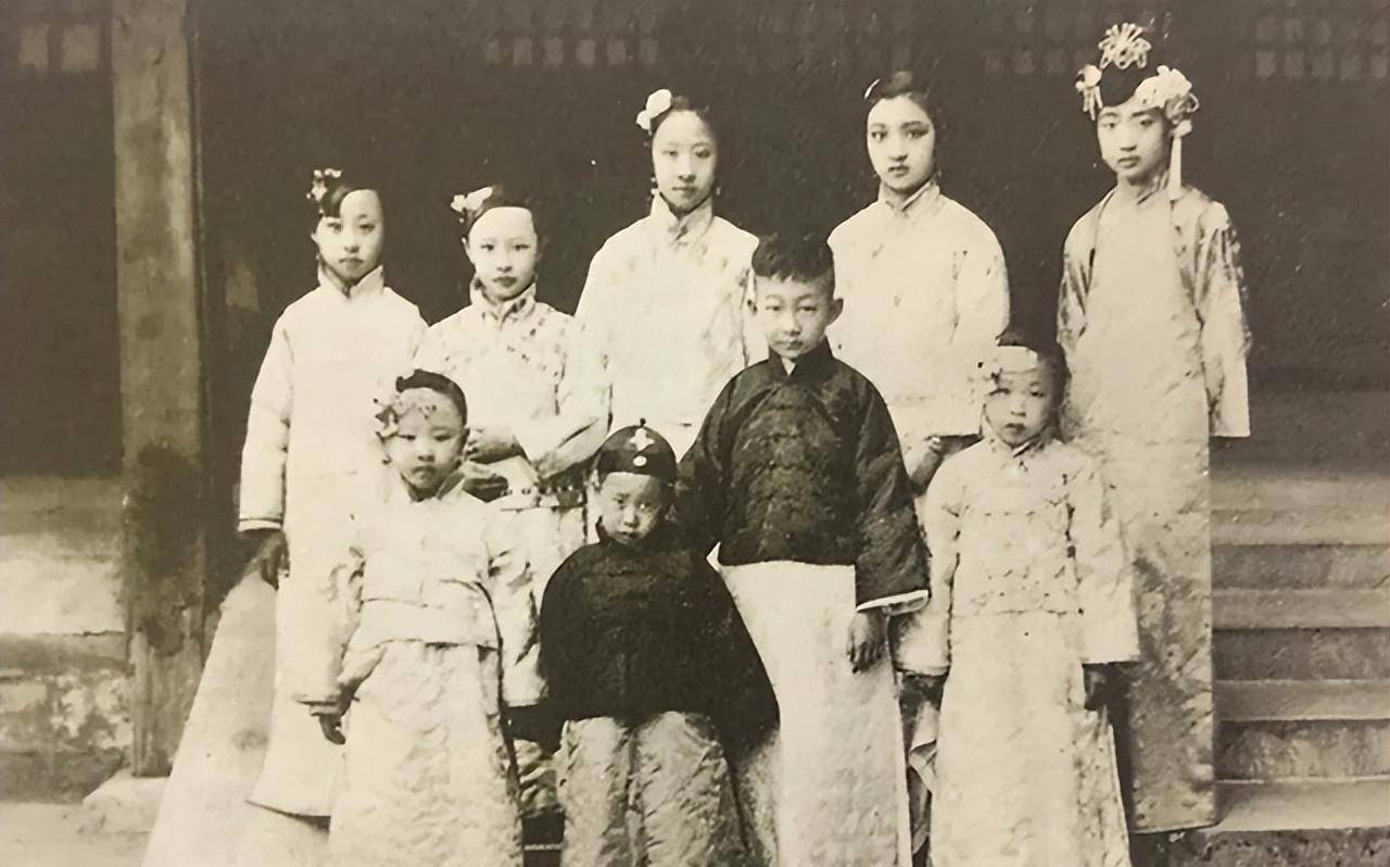 原创满清覆灭后身份显赫的格格们去了哪里很多明星都是她们的后代