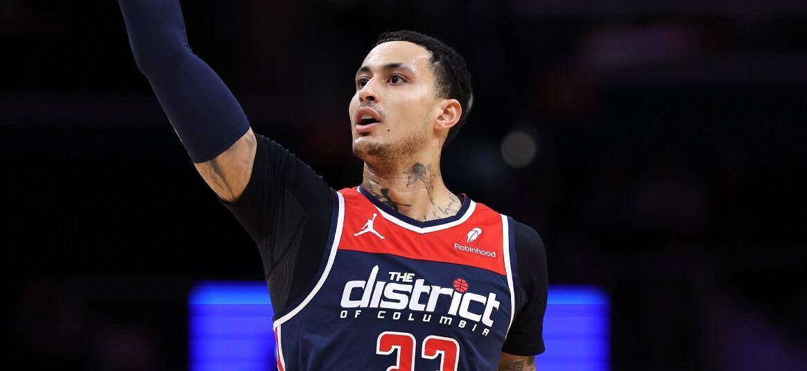 他的得分高主要依托于球队内的高出手次数,他每场比赛场均出手接近20