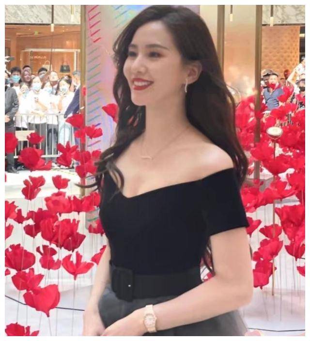 霓裳羽衣如白天鹅刘诗诗气质生动飘逸