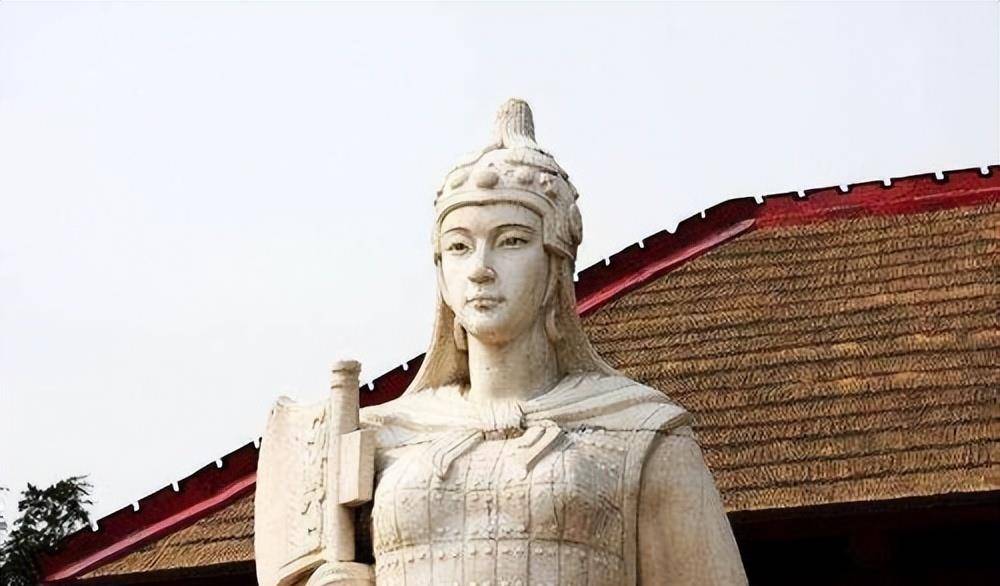 墓葬里发现了不少骸骨,经过鉴定这些骸骨不是中国人,而是具有雅利安人