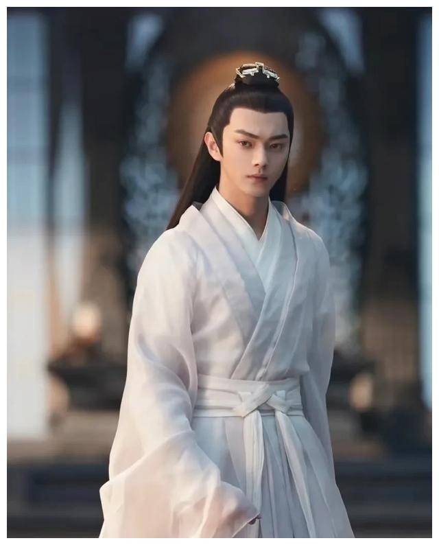 现代装vs古装许凯穿搭对决你更喜欢哪种风格