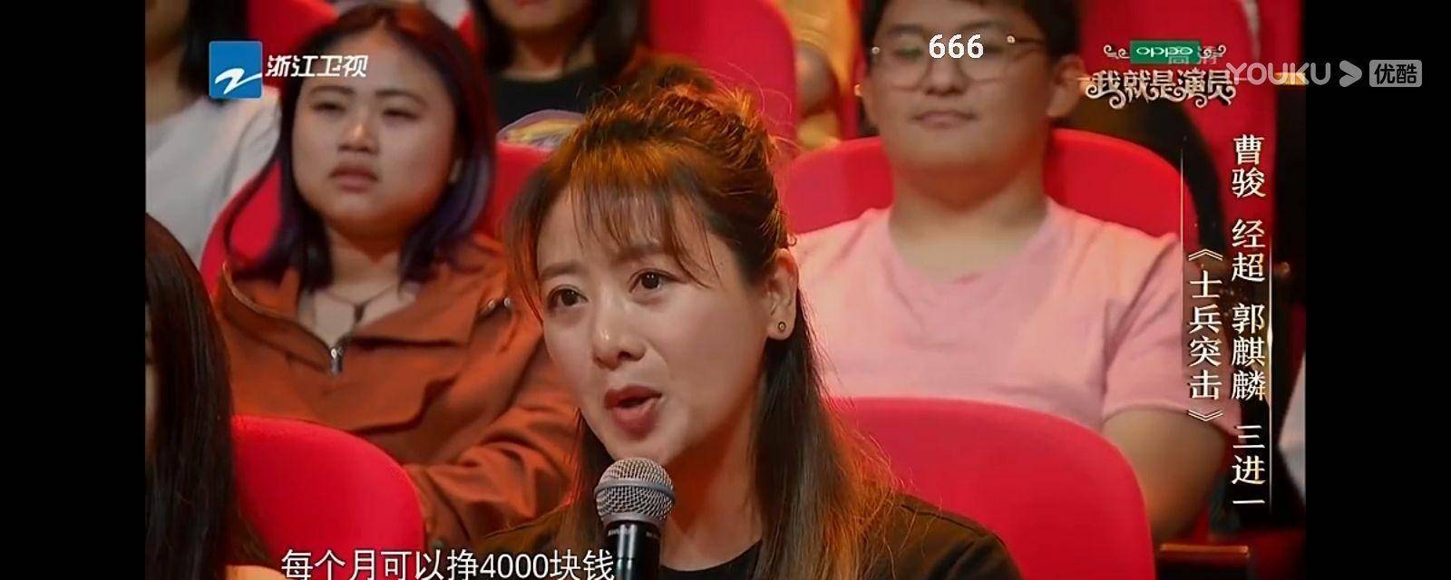 在节目中坐在观众席里的李佳璘哽咽鼓励着自己的老公,并透露经超为了