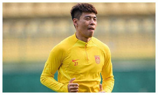 原创国足新帅训练困难多名国脚受伤张玉宁备战意外