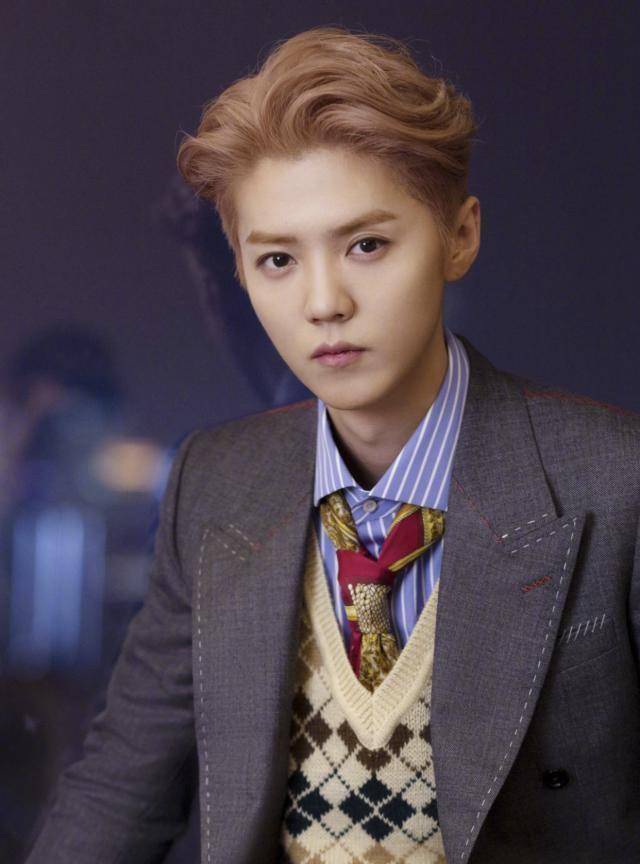 原创"一鹿彤行"国外约会,鹿晗少年感十足,关晓彤散发成熟气息