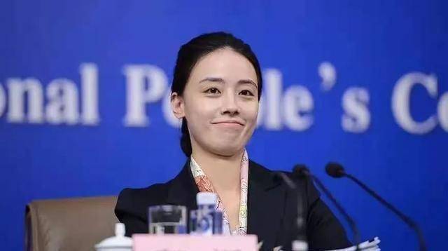 原创"四朵金花"再刷屏,揭秘翻译女神们的成长之路_张璐_张京_英语