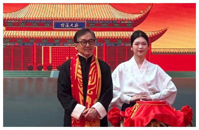 洪金宝与成龙维护兄弟情共同守望岁月静好