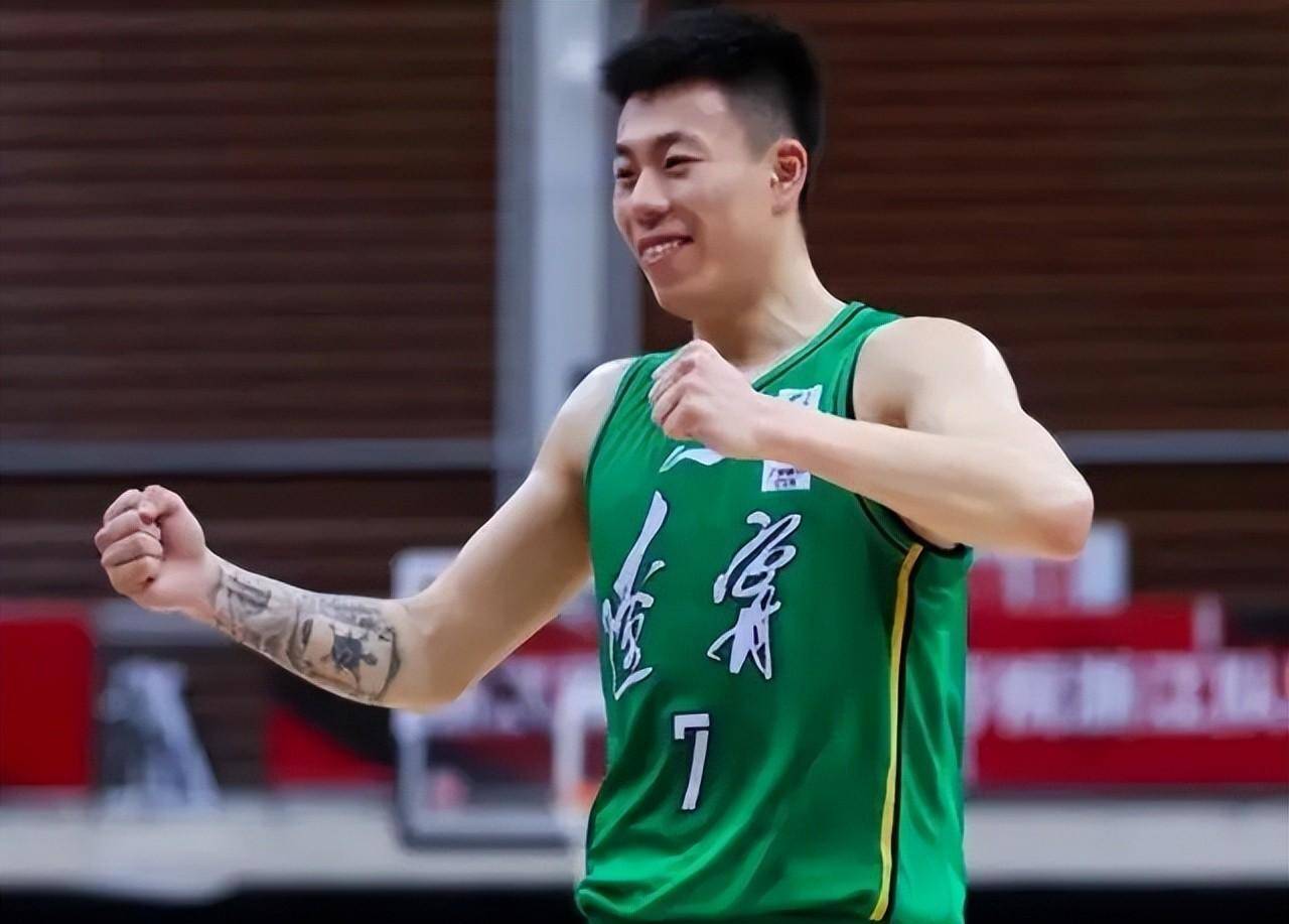 cba最新消息弗格佩戴面具杨鸣正式表态张镇麟力挺莫兰德