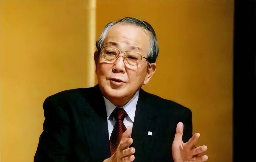 原创稻盛和夫65岁退休时散尽家财78岁再度出山挽救日航重回巅峰