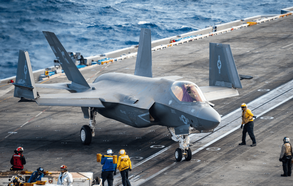 原创中国歼35舰载机列装航母在即网友表示是否能打过美国f35c呢