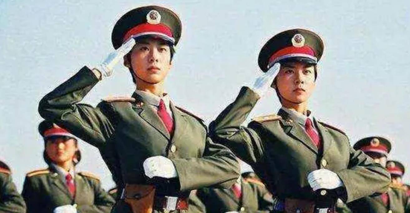 原创1999年在阅兵仪式上红遍中国的双胞胎姐妹花你还记得吗