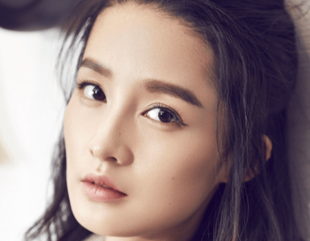 短剧把李沁证件照p成黑白