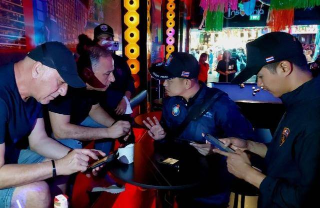 马厩侵母马街头活春宫在泰国的老外怎么有这么多极品变态