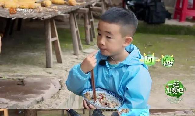 jasper再三撒谎惹怒陈小春当场摔碗发脾气工作人员都不敢说话